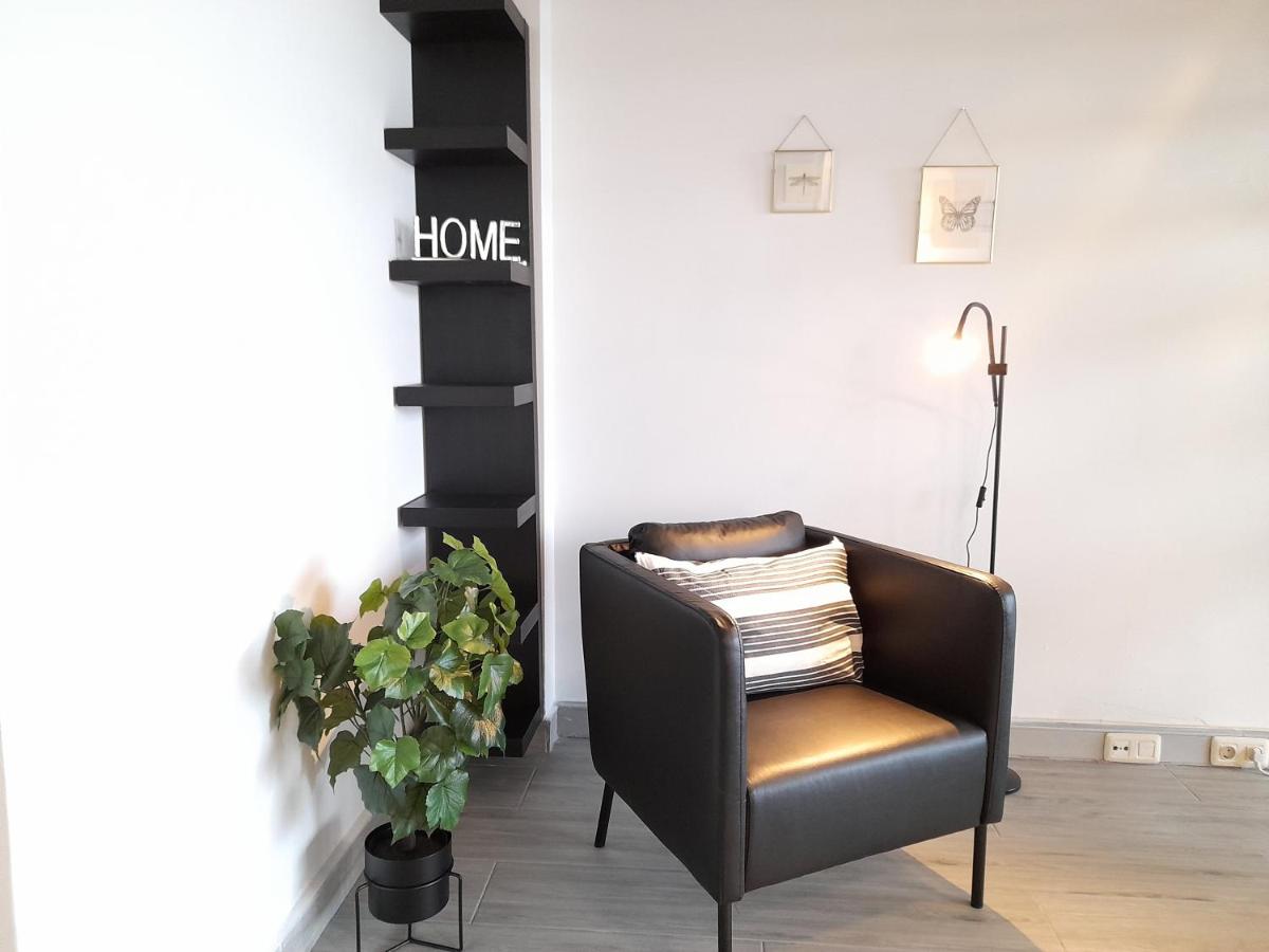 Green door Loft with indoor swimming pool & SPA. - Housity