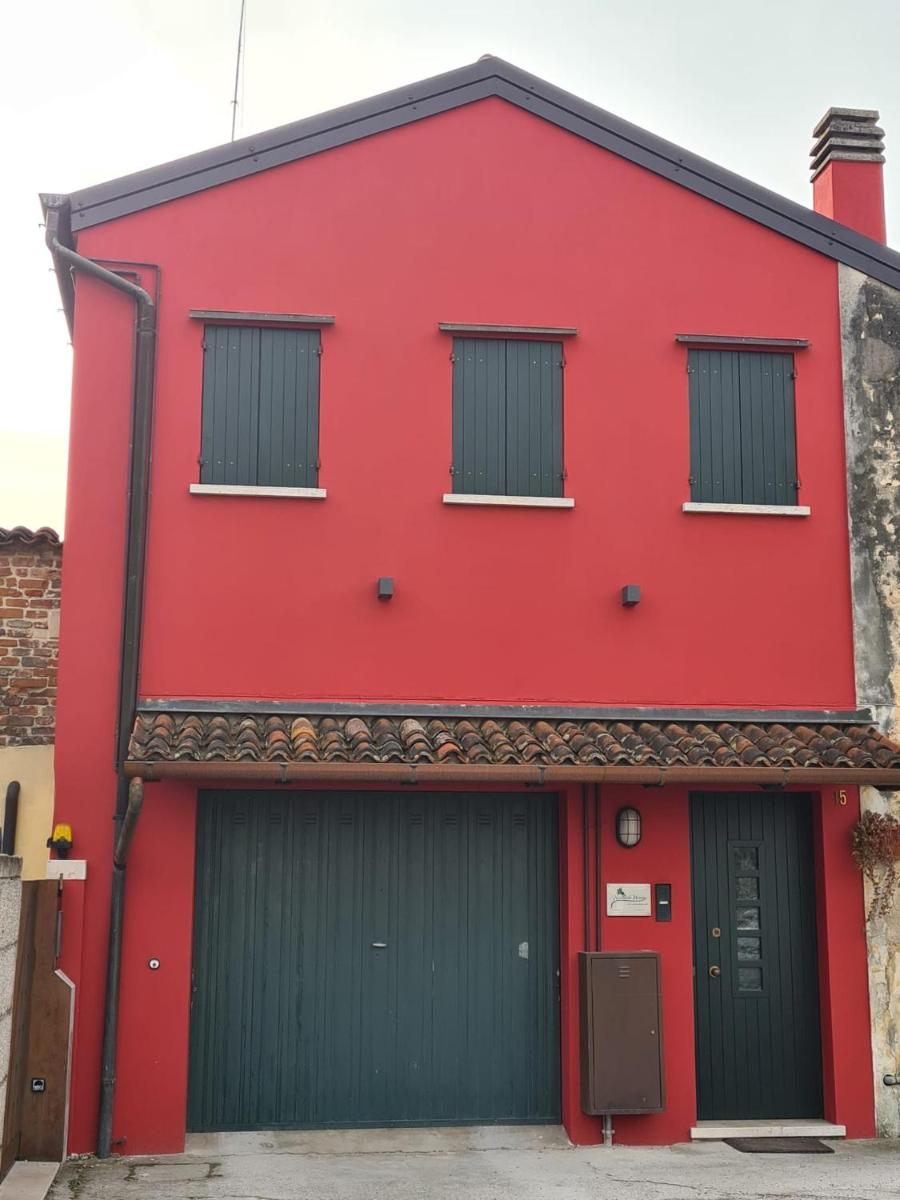 Novalesi Red House - Housity