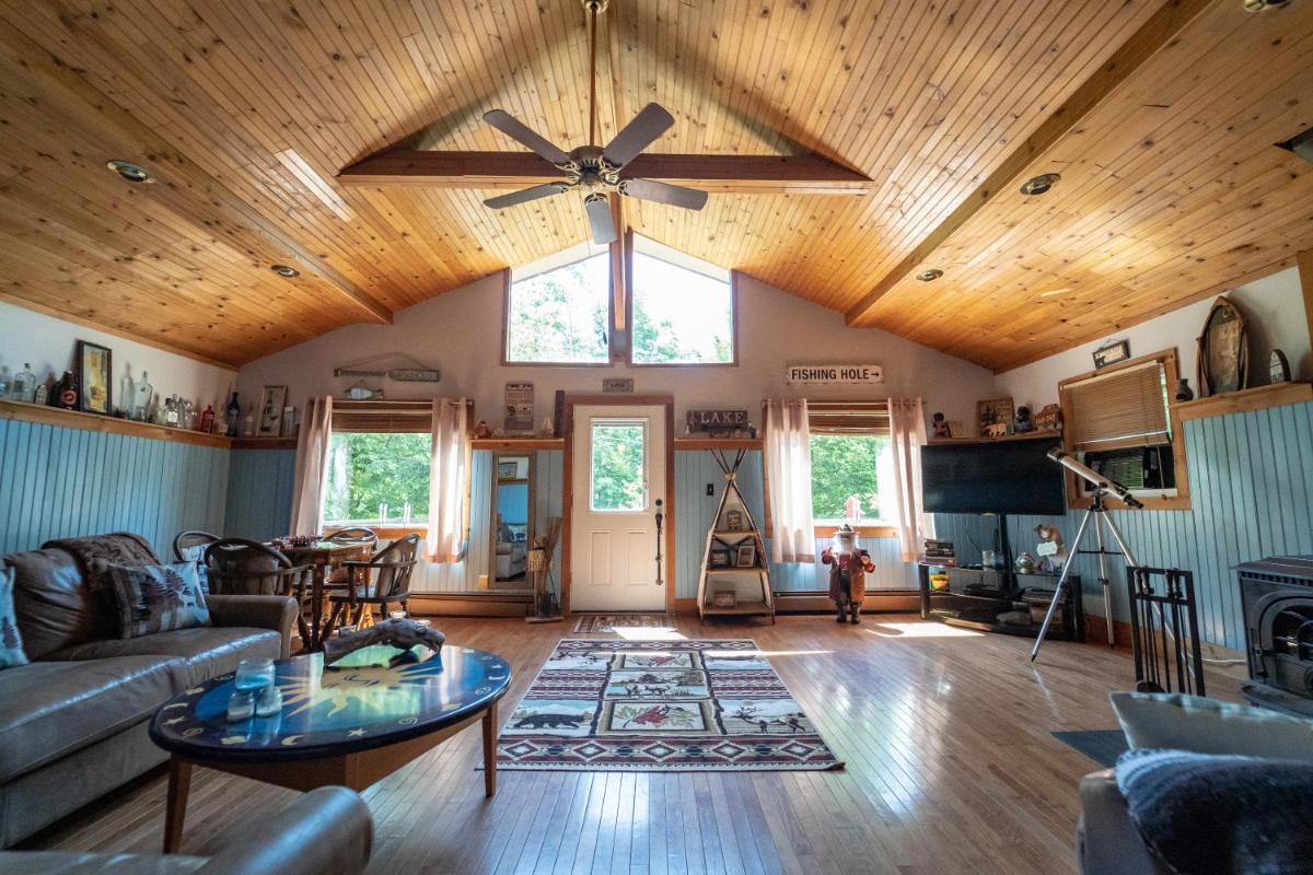 Roscoe Cabin Pet friendly - Housity