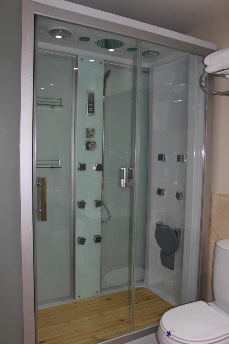 Un baño de Hotel Leonor de Aquitania