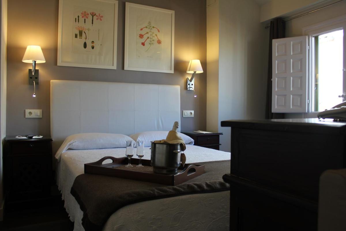 Cama o camas de una habitación en Hotel Leonor de Aquitania