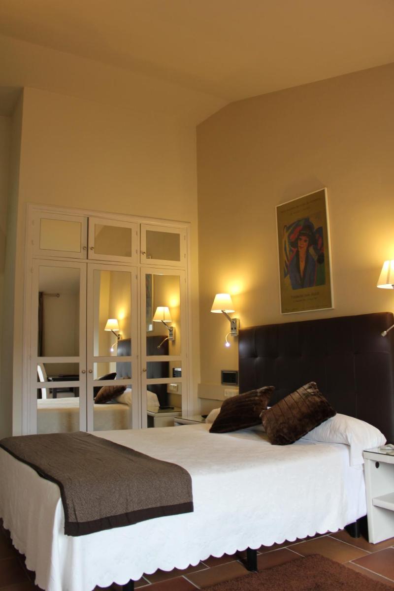 Cama o camas de una habitación en Hotel Leonor de Aquitania