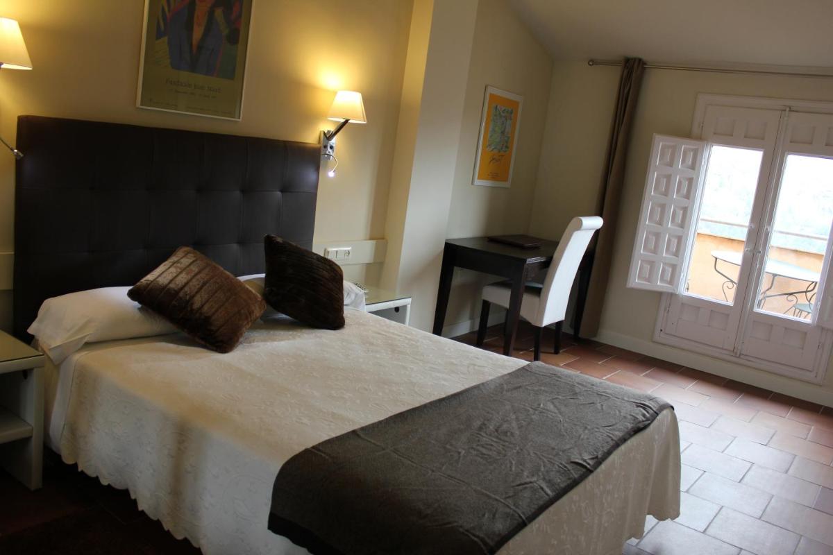 Cama o camas de una habitación en Hotel Leonor de Aquitania
