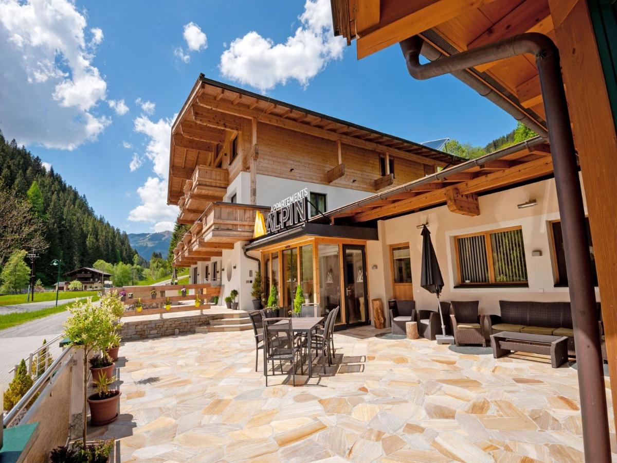 Suitetrails - Gorgeous Apartment in Saalbach with Sauna near Ski Slopes