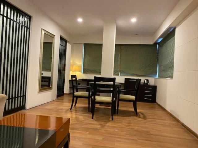 Ebony Boutique Hotel - Housity