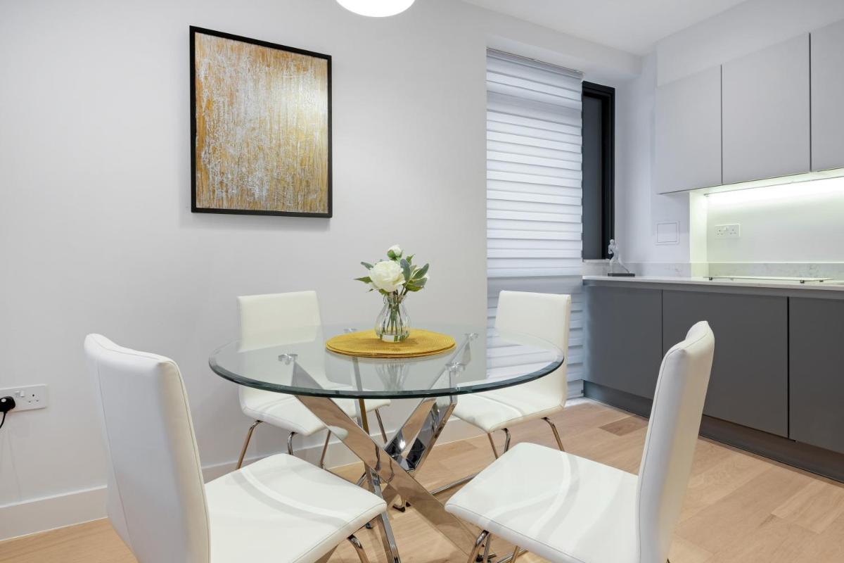 Belmore 1 & 2 Bedroom Luxury Apartments with Parking in Stanmore, North West By 360 Stays London - Housity