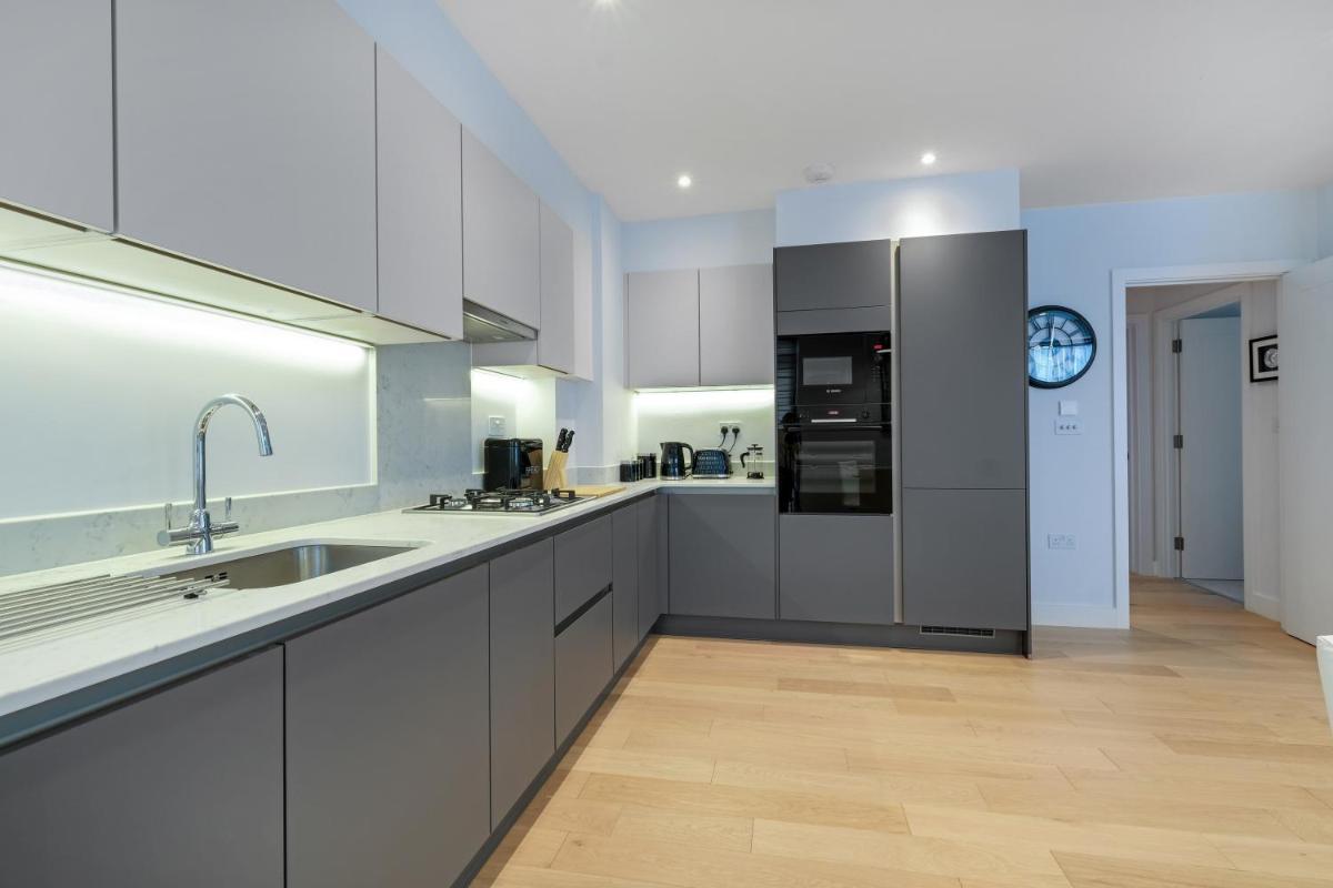 Belmore 1 & 2 Bedroom Luxury Apartments with Parking in Stanmore, North West By 360 Stays London - Housity