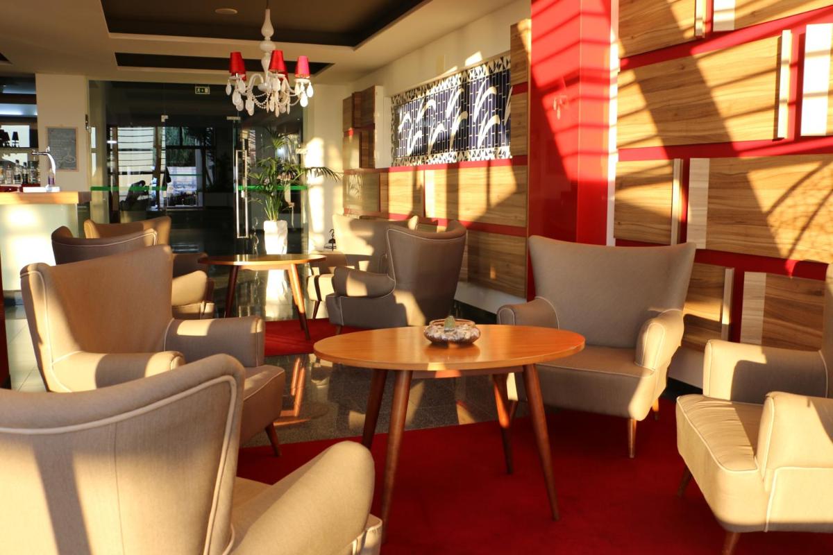 Uma área de estar em Hotel Atlantida Sol