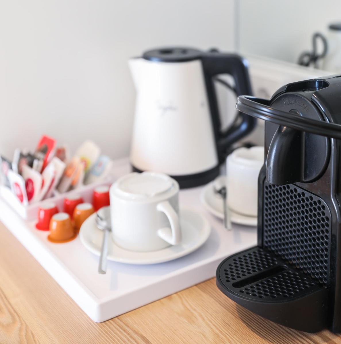 Utensilios para hacer té y café en JS Palma Stay - Adults Only