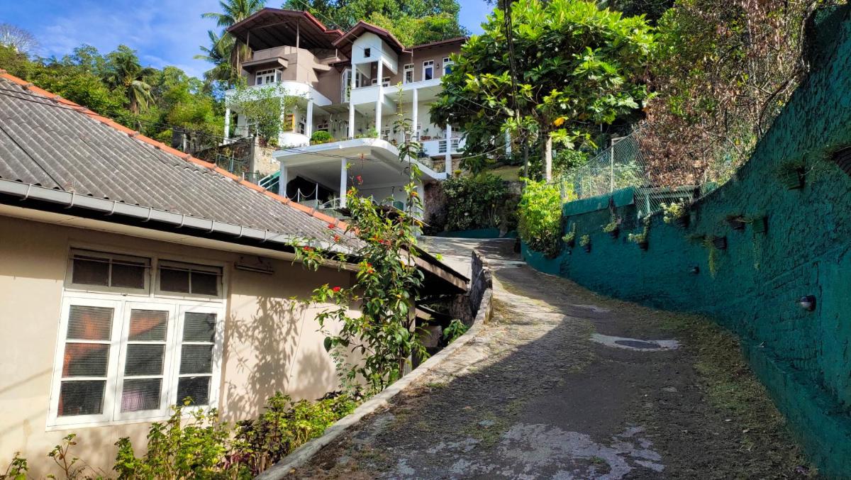 Marvel Hills Kandy - Housity