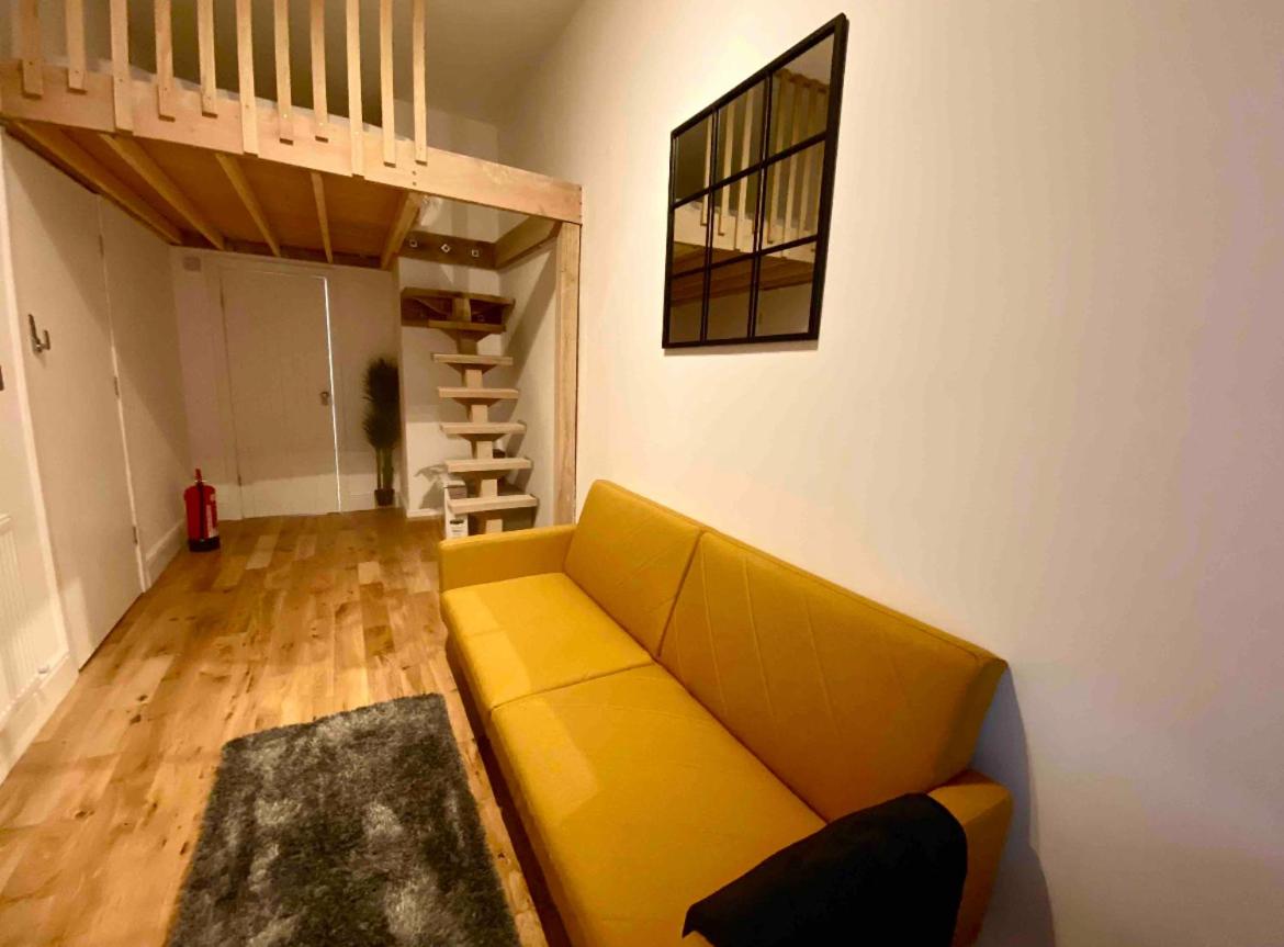 Flat 8, 10 St Johns - Housity