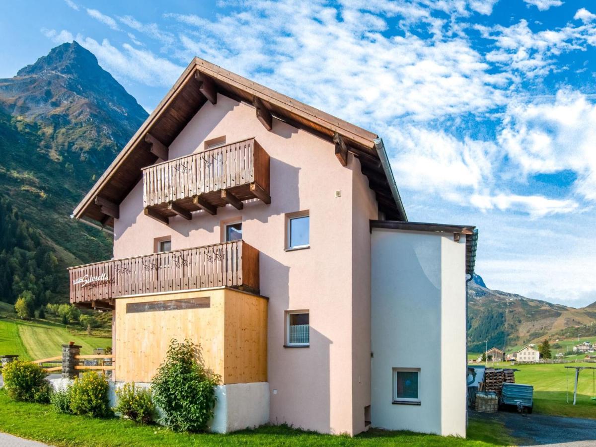 Attractive  in Galt r with Ski Storage - Housity