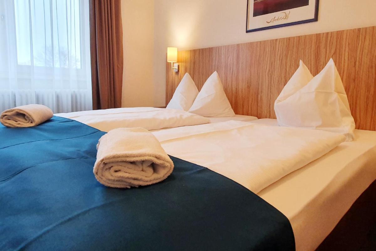 Sport Hotel Kenzingen inklusive Schwimmbad, Sauna und Frühstück nähe Europa-Park - Housity