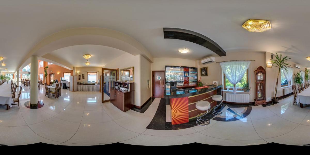 Vinci Hotel Airport - Housity