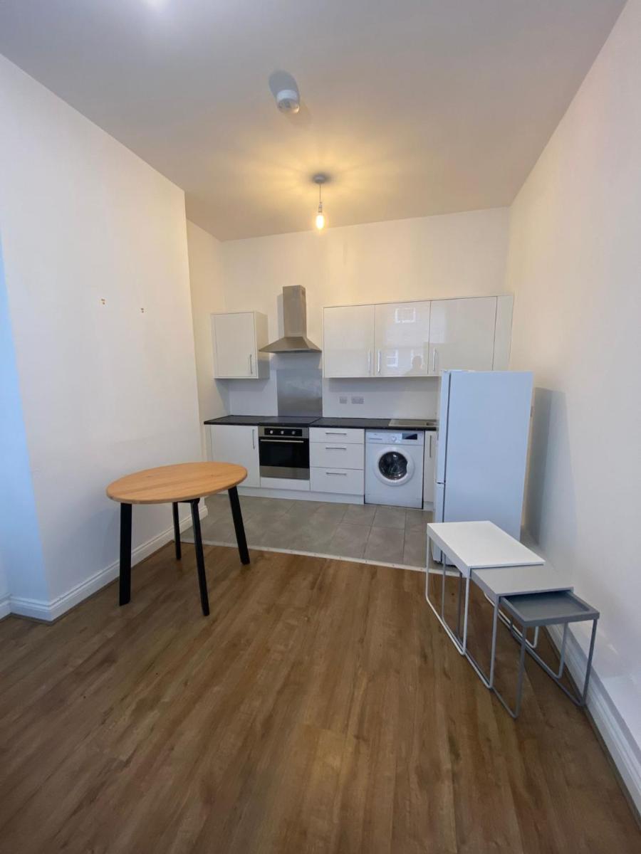 Comfortable Apartment w/ Free Parking + Private Bathroom - Housity