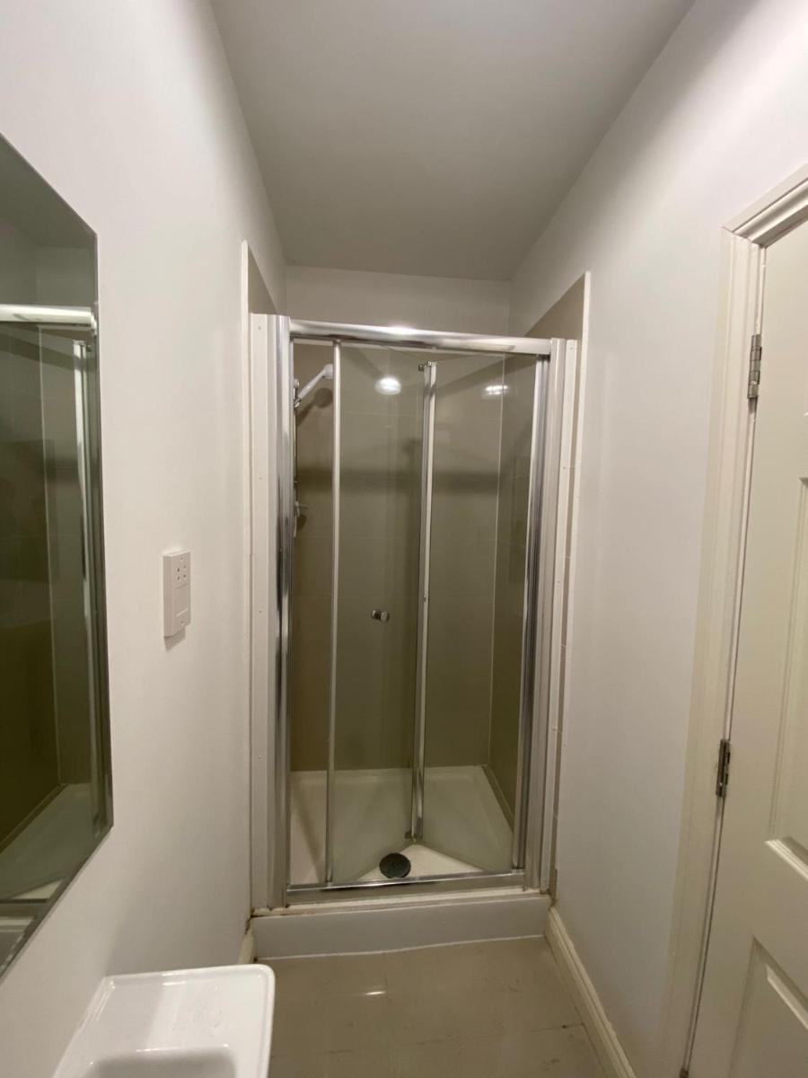 Comfortable Apartment w/ Free Parking + Private Bathroom - Housity