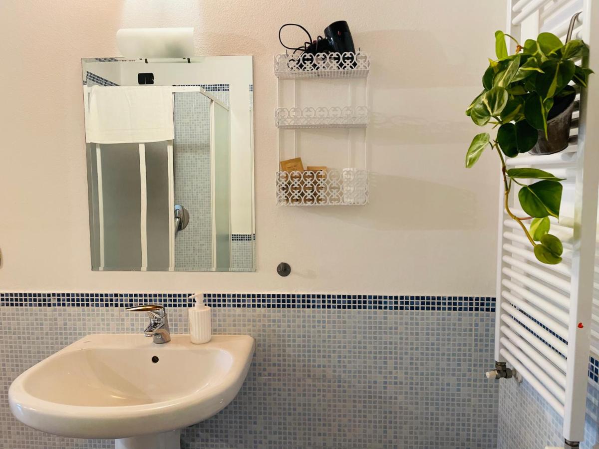 WINE AND LAKE 2 - Housity