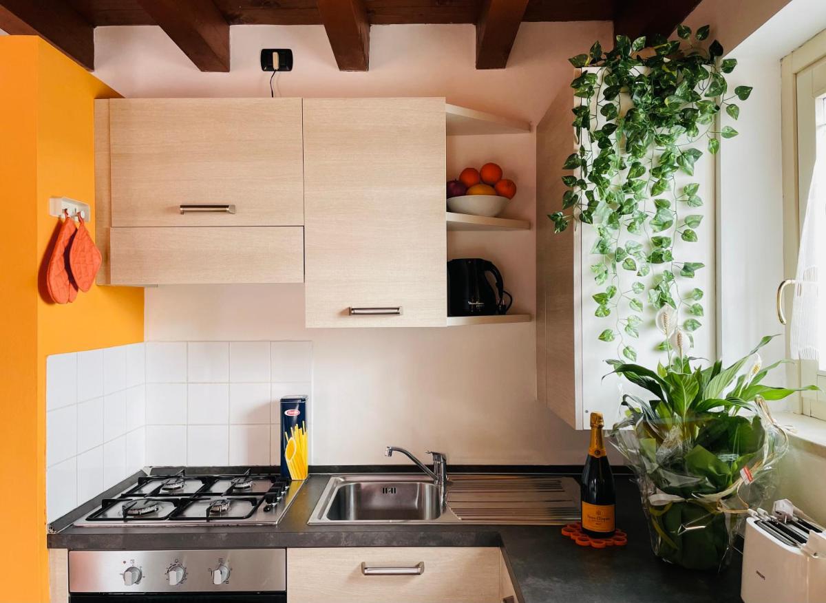 WINE AND LAKE 2 - Housity