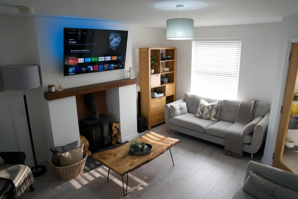 Modern 3 Bedroom Coastal Home - Housity