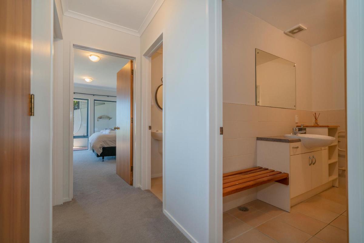 Oceana Heights Paradise - Beautiful 2 bdrm self contained apartment - Housity