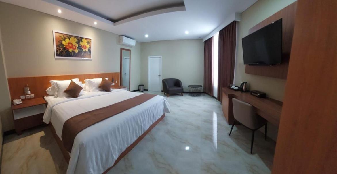 Suitetrails - Grand Avira Hotel