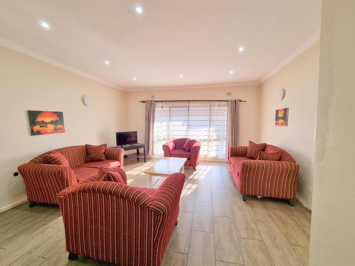 Mwaiseni Maisonettes apartments - Hizvo