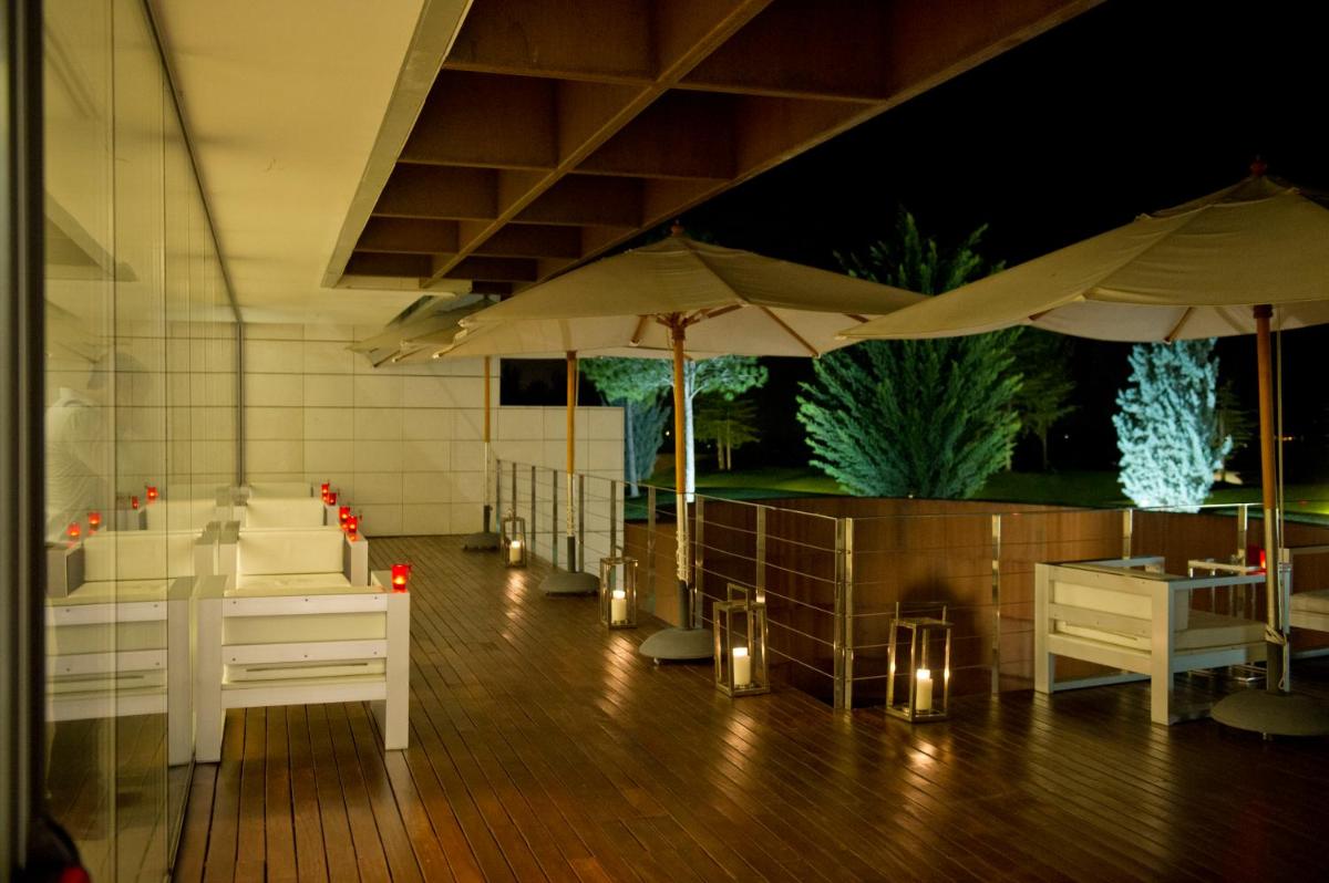 Una televisión o centro de entretenimiento en Finca Prats Hotel Golf & Spa
