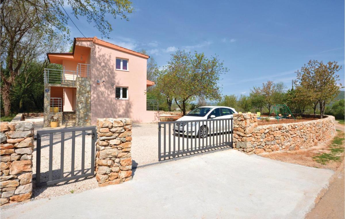 Four-Bedroom Holiday Home In Lecevica - Housity