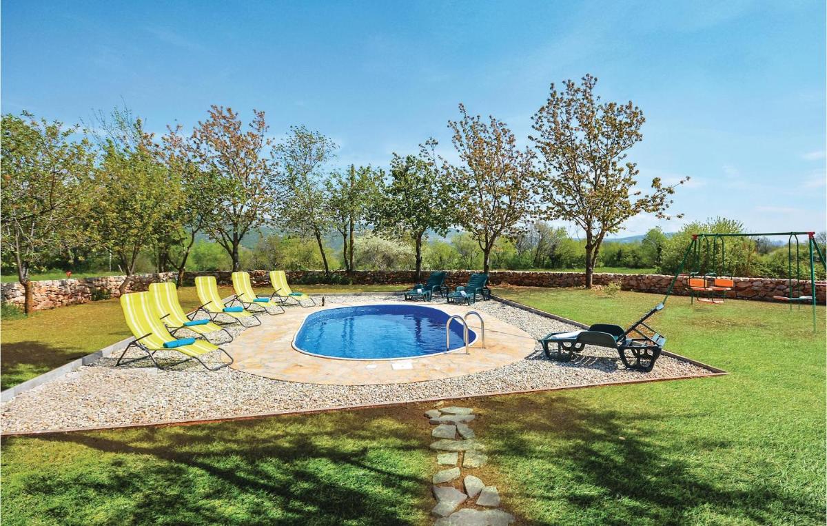 Four-Bedroom Holiday Home In Lecevica - Housity