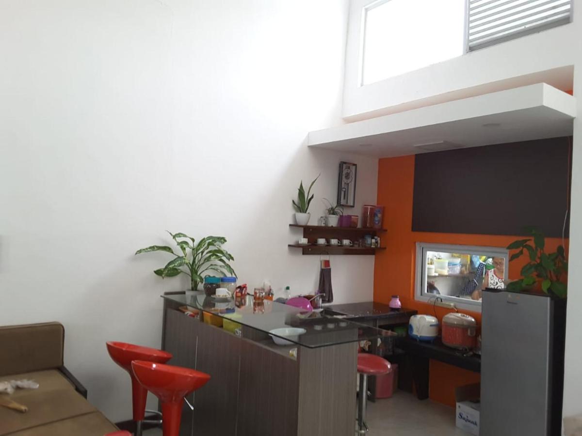 HOMESTAY EXECUTIVE Syariah Milik Senior Arsitek 400 Meter Gerbang BANDARA MINANG KABAU - Housity