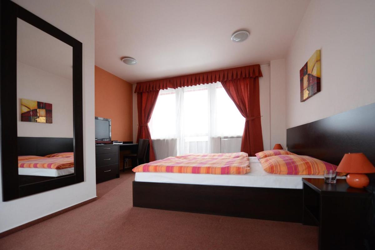 Garni HOTEL Fellini - Housity
