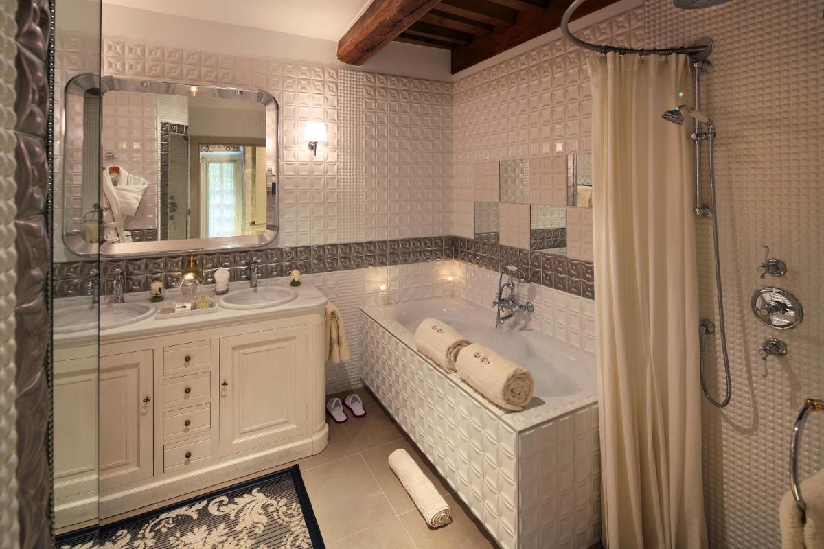 Salle de bains dans l'établissement Hôtel Le Cep & Spa