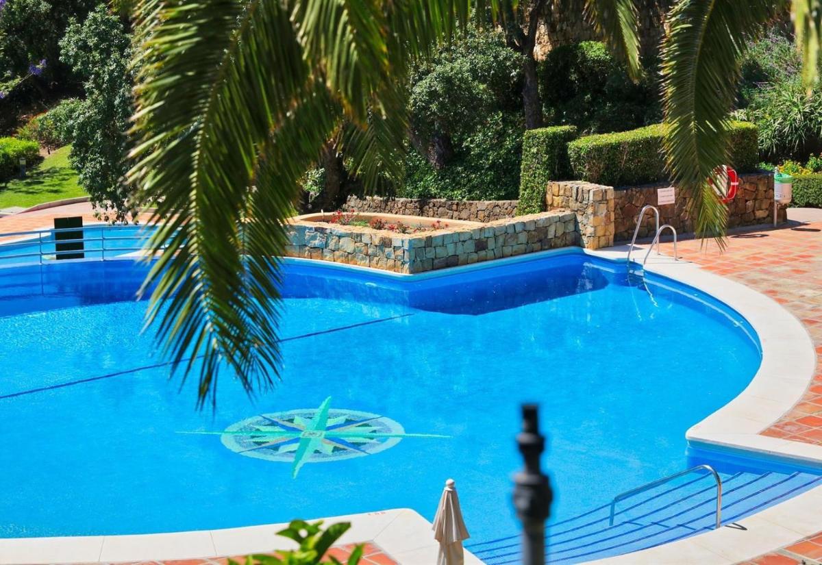 Fabulous apartment in Elviria Hills - Housity