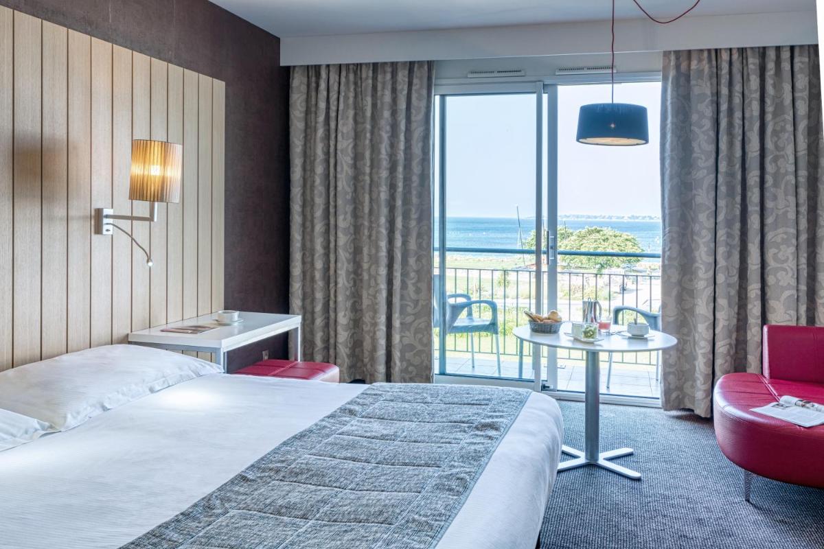 Un ou plusieurs lits dans un hébergement de l'établissement Thalasso Concarneau Spa Marin Resort