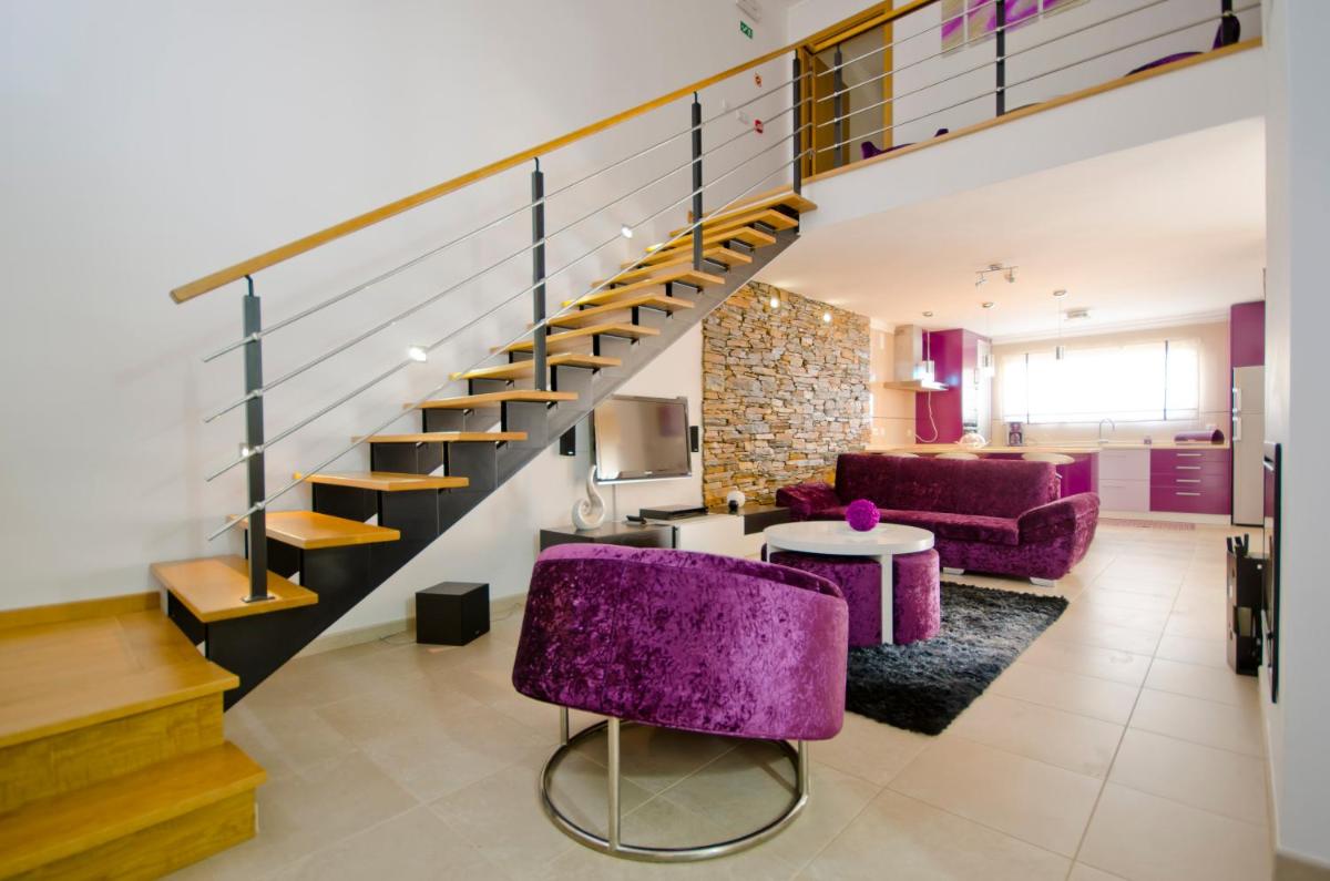 Charming Villa with swiming pool to share with your family or your friends - Housity