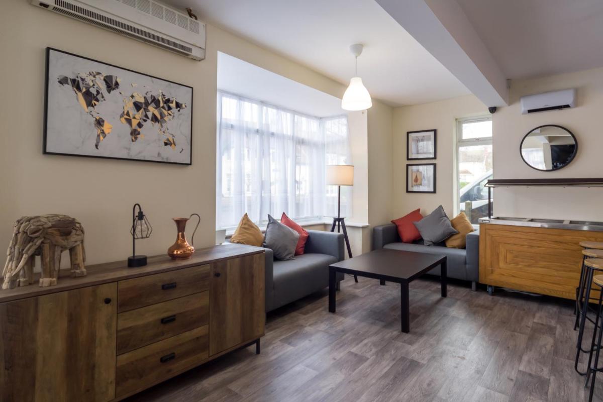 The Waves Hotels - Housity