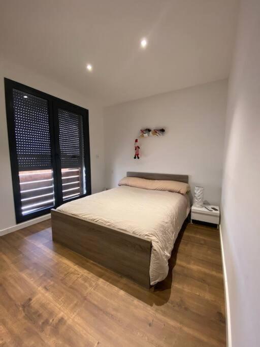 Haut de villa avec piscine au bord de la mer - Housity