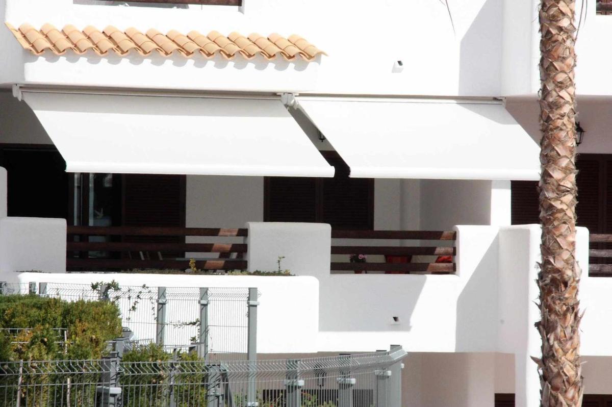 Casa Serena elegante apartamento con balcón y piscina comunitaria - Housity