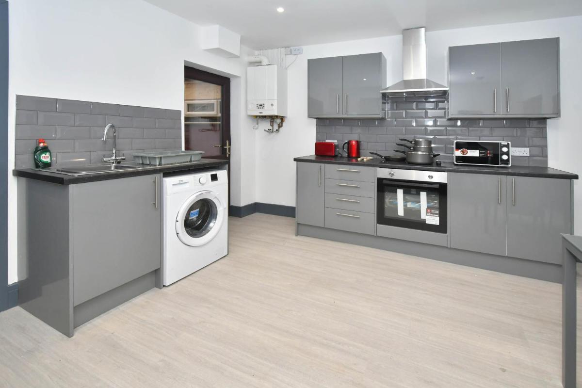 Townhouse @ Princes Road Stoke - Housity