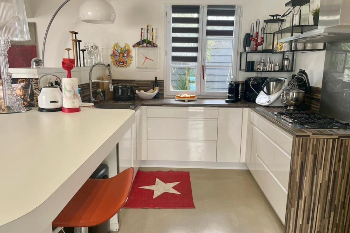 Sumptuous And Spacious House With Pool - Housity