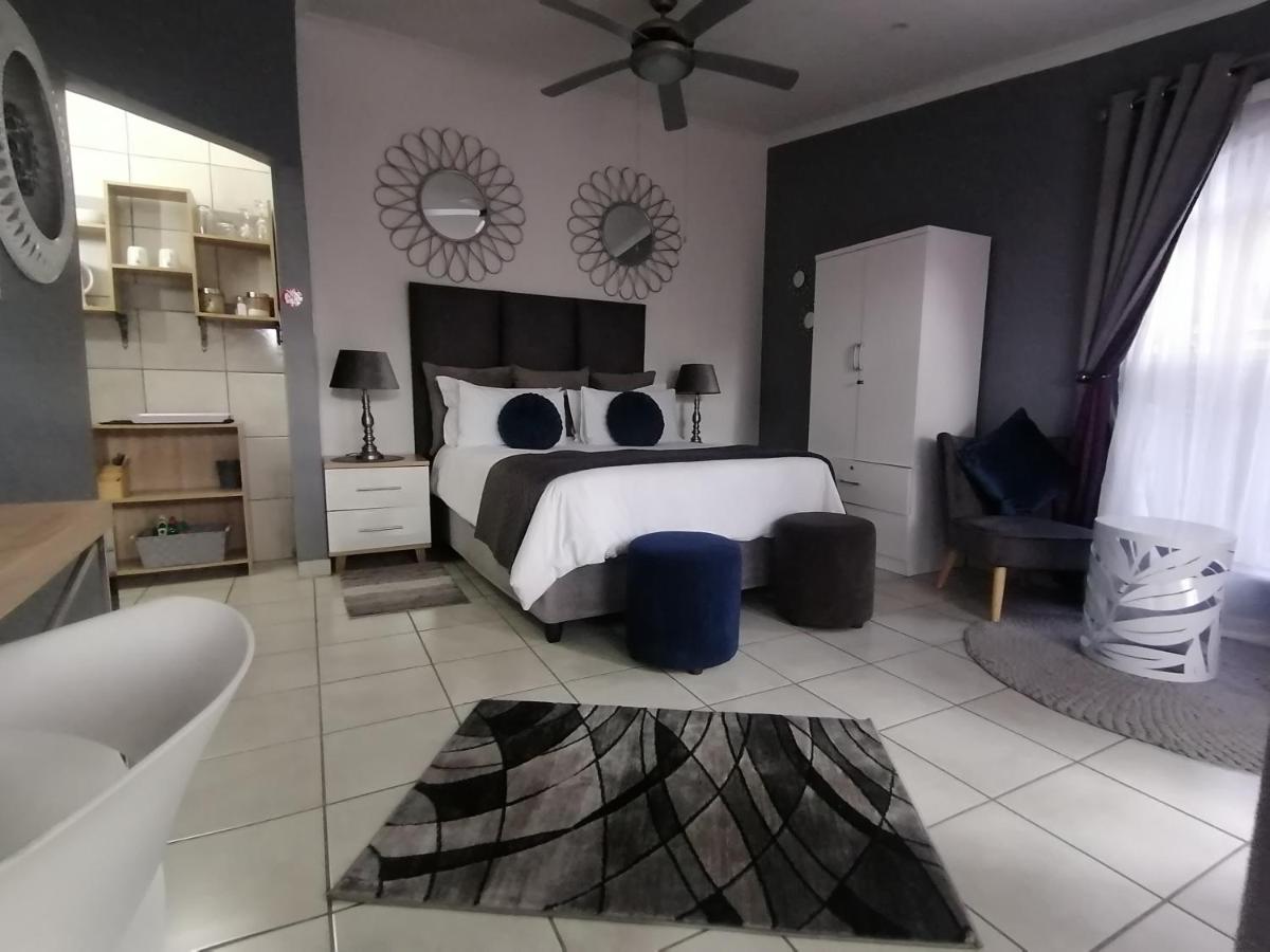Roxy's Rest Guest House - Hizvo