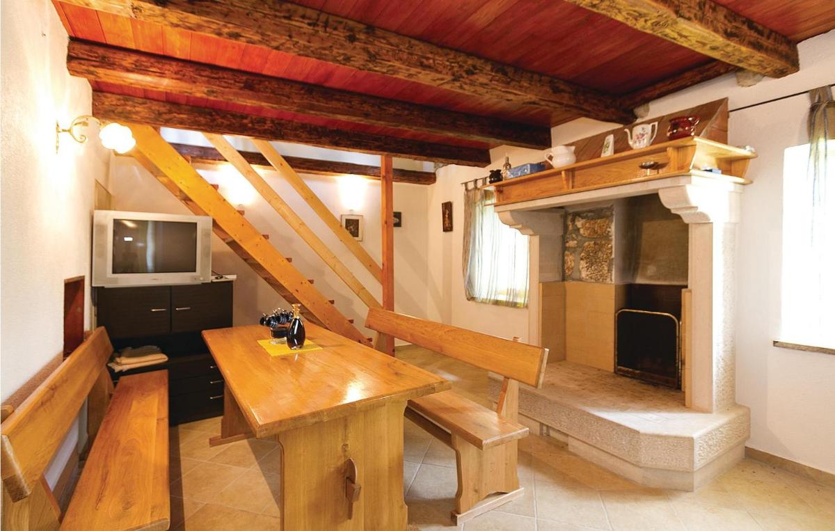 Two-Bedroom Apartment In Vrsar - Housity