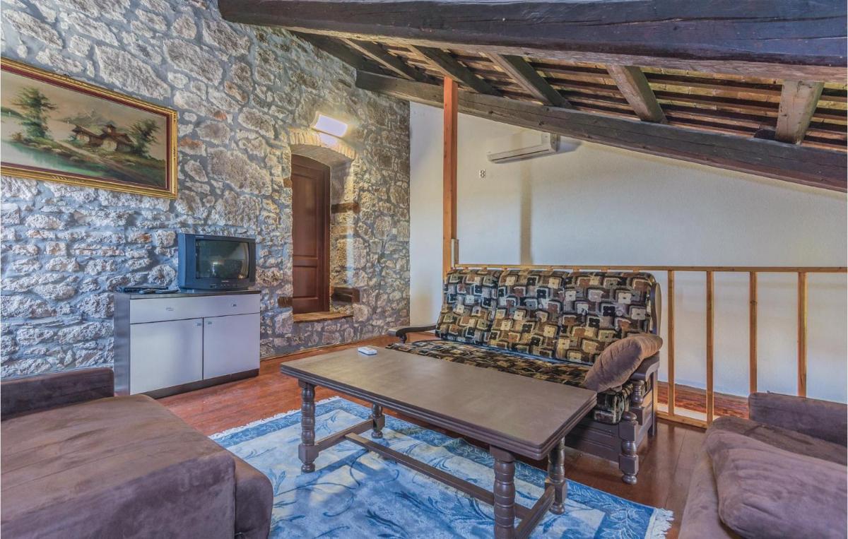 Two-Bedroom Apartment In Vrsar - Housity