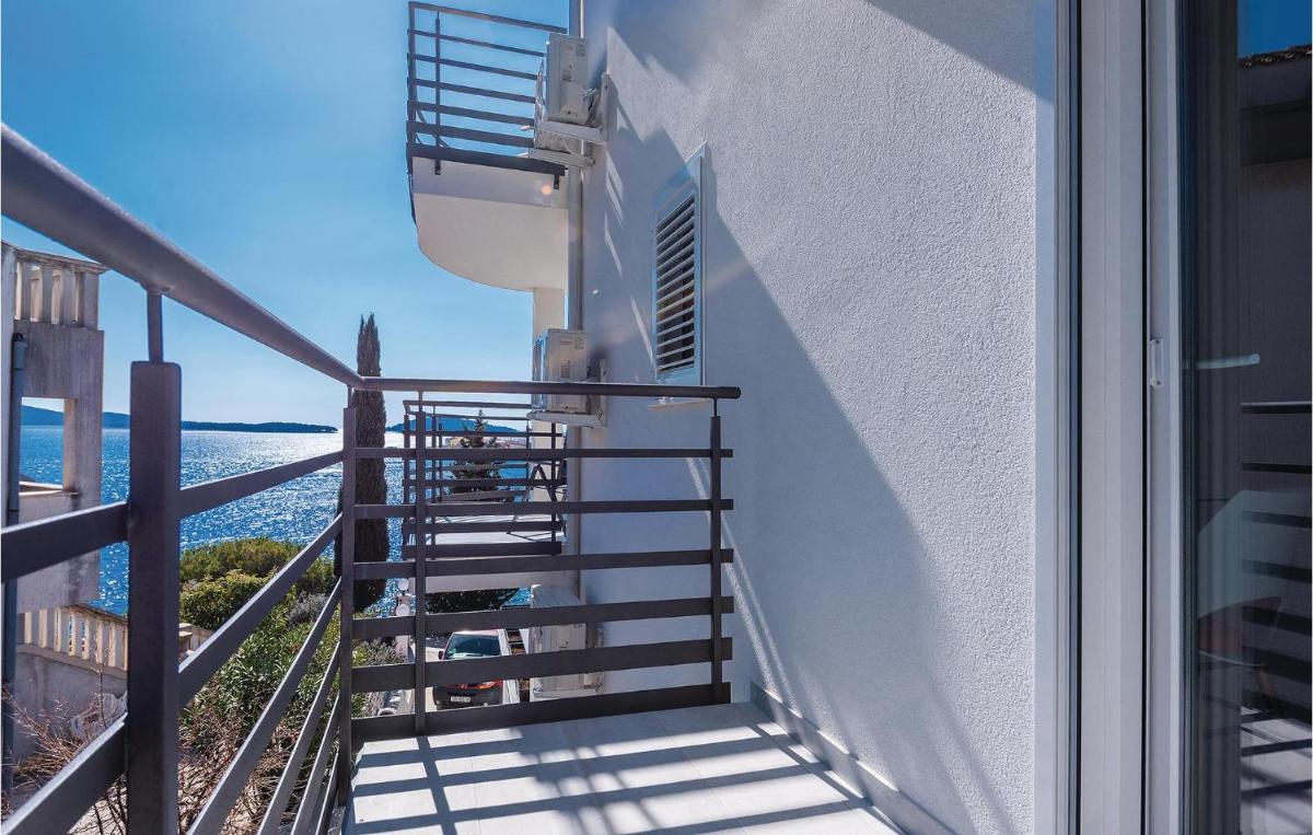 Two-Bedroom Apartment In Brodarica - Housity