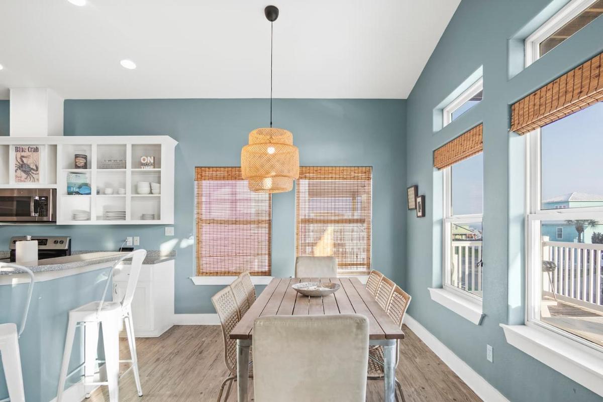 New 5 BDRM W/Pool, Observation Deck Walk to Beach! - Housity