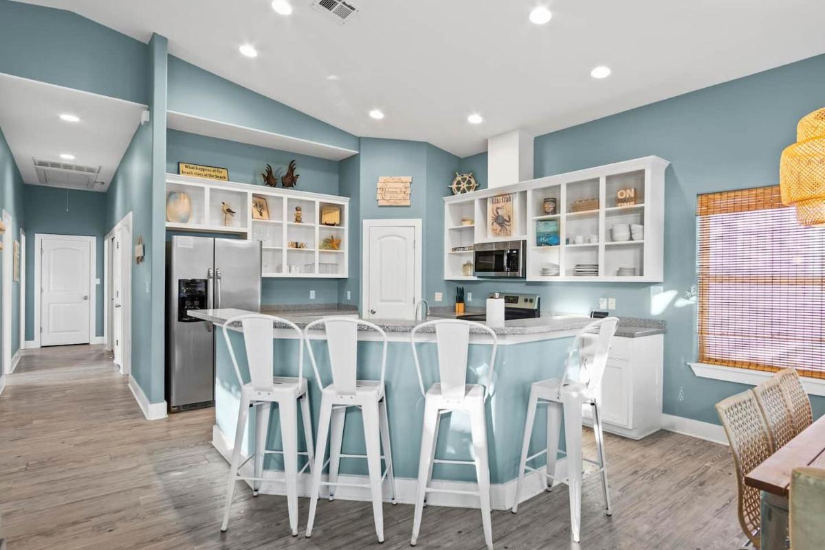 New 5 BDRM W/Pool, Observation Deck Walk to Beach! - Housity