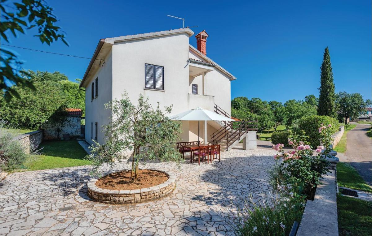 Holiday Home Hrboki V - Housity