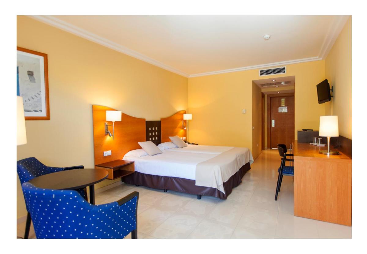 Cama o camas de una habitación en Hotel LIVVO Costa Taurito & Aquapark