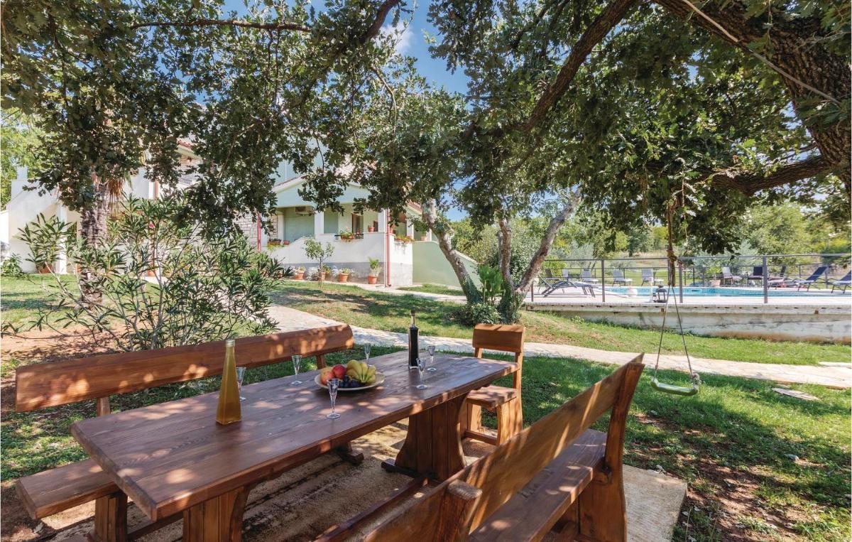 1 Bedroom Pet Friendly Apartment In Kanfanar - Housity
