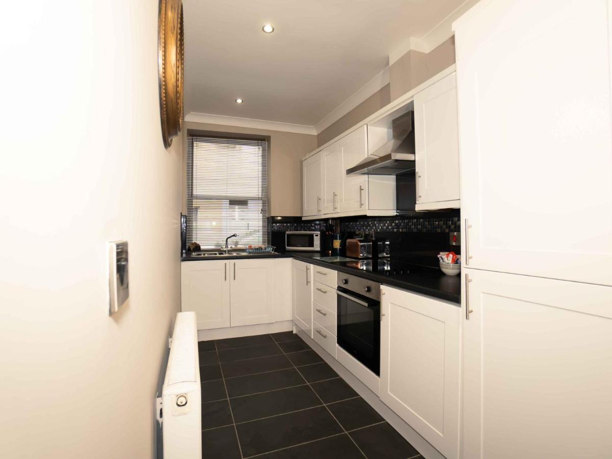 Pass the Keys Stones Throw Apartment, South Cliff, Scarborough - Housity